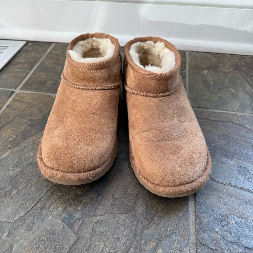 Kids Uggs Ultra Mini in Chestnut Size 3